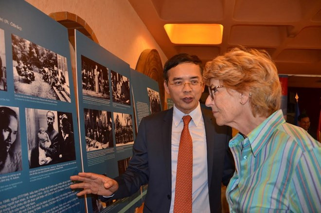 En París exposición “Presidente Ho Chi Minh y amistad Vietnam – Francia” ảnh 1 En París exposición “Presidente Ho Chi Minh y amistad Vietnam – Francia” ảnh 1