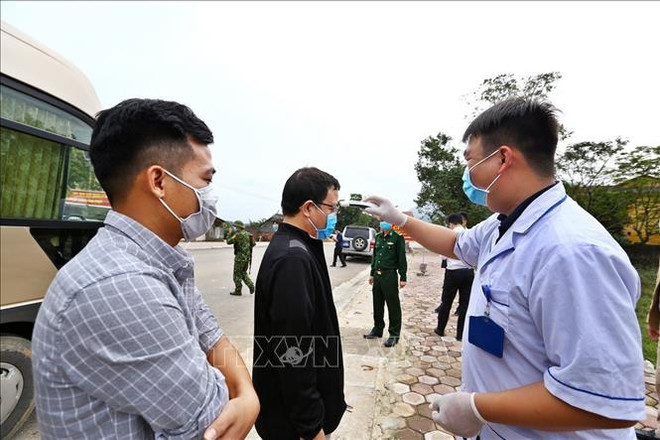 Provincia vietnamita de Quang Ninh asiste a personas afectadas por COVID-19 ảnh 1