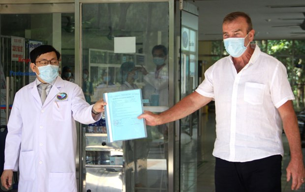 Más paciente de coronavirus dado de alta del hospital en Vietnam ảnh 1 Más paciente de coronavirus dado de alta del hospital en Vietnam ảnh 1