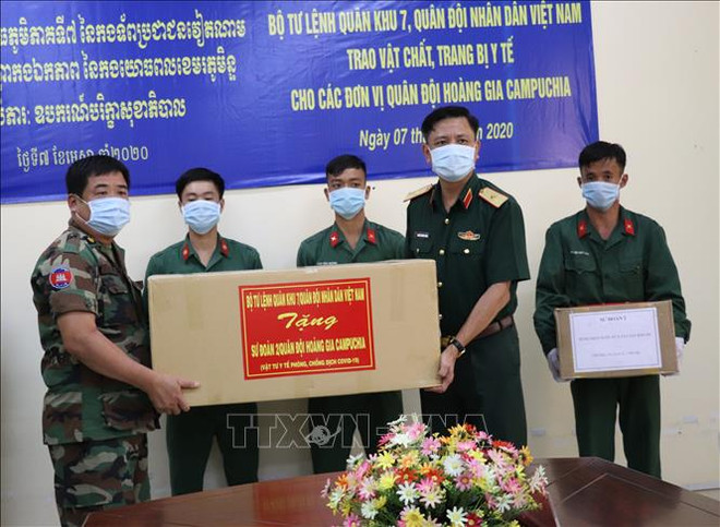 Zona militar 7 de Vietnam dona suministros médicos a Ejército Real de Camboya ảnh 1 Zona militar 7 de Vietnam dona suministros médicos a Ejército Real de Camboya ảnh 1