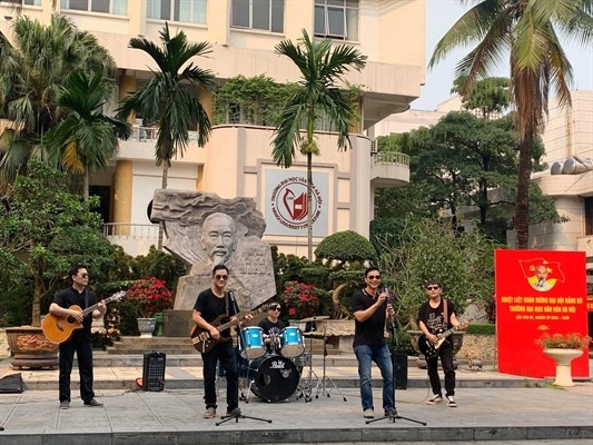 Universidad de Cultura de Hanoi lanza vídeo musical para prevenir el COVID- 19 ảnh 1 Universidad de Cultura de Hanoi lanza vídeo musical para prevenir el COVID- 19 ảnh 1