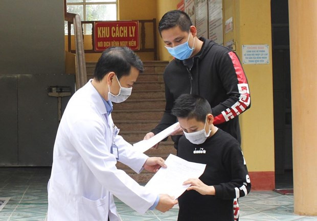 Otros 12 pacientes recuperados de coronavirus en Vietnam ảnh 1