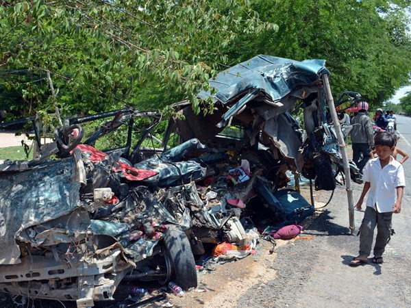 Accidente de camión deja 54 obreros heridos en Camboya ảnh 1