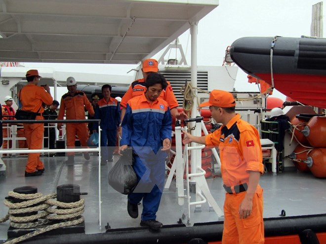 Repatrian dos marineros vietnamitas rescatados tras hundimiento de su pesquero ảnh 1 Repatrian dos marineros vietnamitas rescatados tras hundimiento de su pesquero ảnh 1