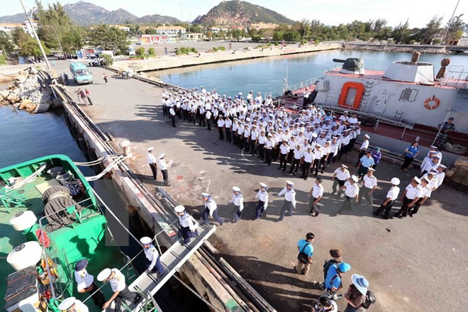 Entrega de regalos del Tet: muestra de afecto dedicado al archipiélago de Truong Sa ảnh 1