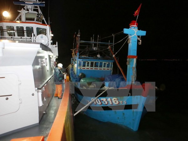 Rescatan oportunamente marineros extranjeros accidentados en mar vietnamita ảnh 1 Rescatan oportunamente marineros extranjeros accidentados en mar vietnamita ảnh 1