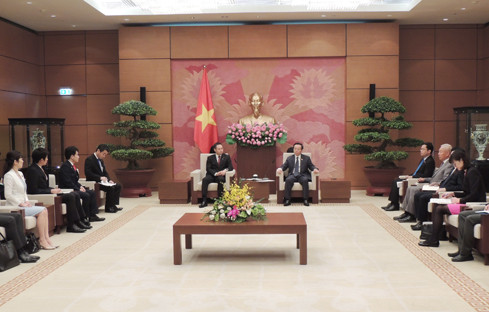 Subjefe del Parlamento de Vietnam recibe a delegación juvenil de PDL de Japón ảnh 1