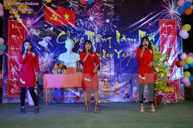 Estudiantes vietnamitas en Camboya se reúnen con motivo del Tet ảnh 1