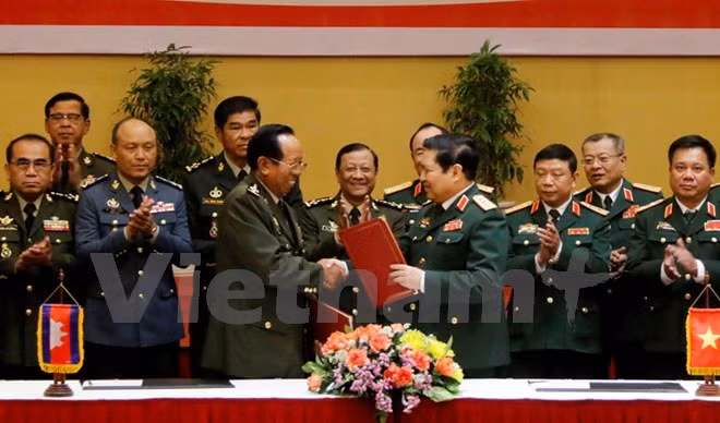 Ejércitos de Vietnam y Camboya fortalecen cooperación ảnh 1