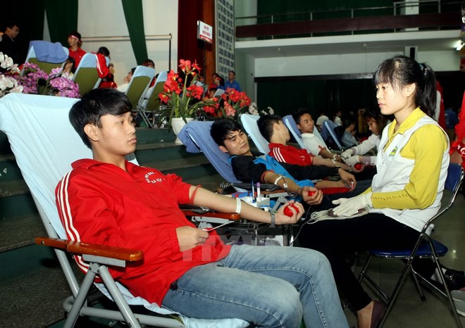 Voluntarios vietnamitas se suman al movimiento de donación de sangre “Domingo Rojo 2018” ảnh 1