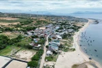 Vista de la aldea de Vinh Truong, comuna de Phuoc Dinh, distrito de Thuan Nam de Ninh Thuan, que se encuentra en el área donde se suspendió la construcción de la planta de energía nuclear Ninh Thuan 1 y se invirtió en obras de infraestructura esenciales. (Foto: VNA)