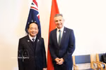 El miembro del Buró Político, secretario del Comité Central del PCV y presidente de su Comisión de Propaganda y Educación, Trinh Van Quyet (izquierda), se reúne con el ministro asistente de Asuntos Exteriores y Comercio de Australia, Matt Thistlethwaite. (Foto: VNA)