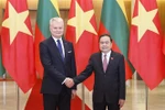 El presidente de Lituania, Gitanas Nausėda (izquierda), y el titular de la Asamblea Nacional de Vietnam, Tran Thanh Man (Foto: VNA)