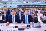 El primer ministro de Vietnam, Pham Minh Chinh (derecha), participa en la sesión de apertura de la UNOC 3 (Foto: VNA)