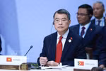 El primer ministro de Vietnam, Le Minh Hung, participa en la sesión plenaria de la Cumbre conmemorativa del 35.º aniversario de las relaciones ASEAN-Rusia. (Foto: VNA)