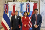 La embajadora de Vietnam, Ngo Minh Nguyet; el embajador de Indonesia, Sulaiman Syarif; y el presidente de la Cámara de Comercio Mercosur - ASEAN (MACC), Rodolfo Caffaro, en el seminario (Foto: VNA)