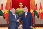El secretario general del Partido Comunista de Vietnam, To Lam (derecha), recibe al rey jordano, Abdullah II Ibn Al-Hussein (Foto: VNA)
