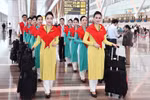 Vietnam Airlines lanza el programa especial “Cat canh tu hao Việt Nam” (Despegar con el orgullo de Vietnam) en los vuelos entre Hanoi y Ciudad Ho Chi Minh (Foto: VNA)