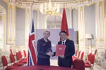 El ministro vietnamita de Seguridad Pública, general Luong Tam Quang, y la ministra del Interior del Reino Unido, Yvette Cooper (Foto: VNA)