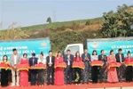 Delegados en la ceremonia que marca el transporte de fresas cultivadas en la provincia de Son La para servir en vuelos de Vietnam Airlines. (Foto: VNA)