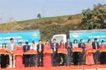 Delegados en la ceremonia que marca el transporte de fresas cultivadas en la provincia de Son La para servir en vuelos de Vietnam Airlines. (Foto: VNA)