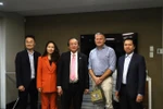 Una delegación del Ministerio de Industria y Comercio de Vietnam trabaja con representantes de la aerolínea Airlink, Sudáfrica. (Foto: VNA)