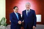 El primer ministro de Vietnam, Pham Minh Chinh (izquierda), y su par de Kirguistán, Adylbek Kasimalyev (Foto: VNA)