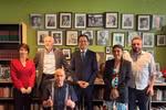 El embajador Do Hung Viet y delegados participantes en la cita (Foto: VNA)
