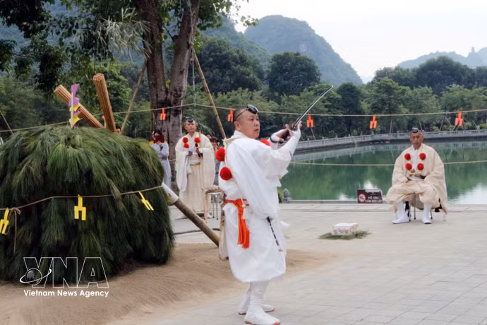 Del 15 al 16 de noviembre de 2025, se celebró un festival de intercambio cultural budista entre Vietnam y Japón en el Complejo Turístico Nacional de Tam Chuc, en la provincia de Ninh Binh, con la participación de miles de monjes, seguidores budistas y visitantes. (Foto: VNA)