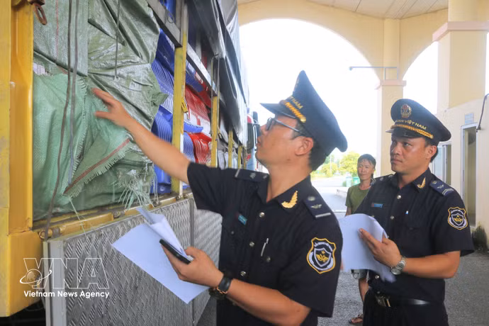 En la puerta fronteriza internacional de Tinh Bien, provincia de An Giang (Foto: VNA)