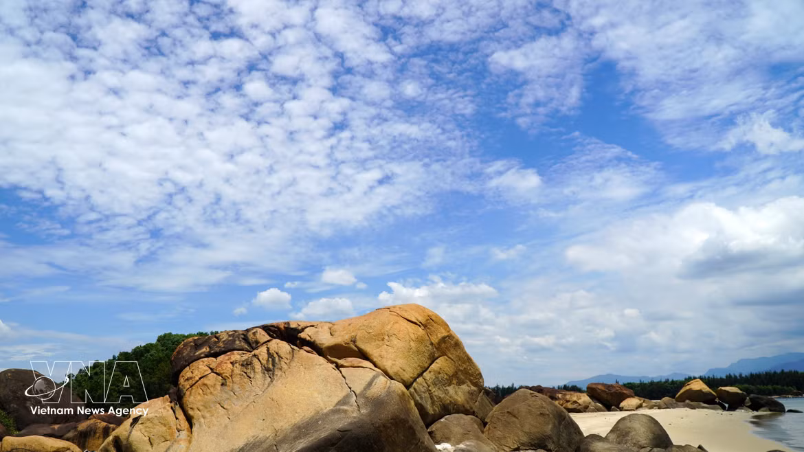 La belleza de la playa de Son Tra en Quang Ngai