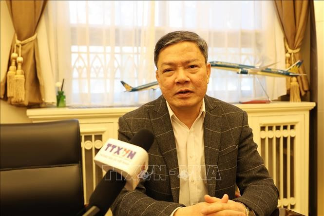 El consejero comercial de Vietnam en China, Nong Duc Lai, en la entrevista. (Fuente: VNA)