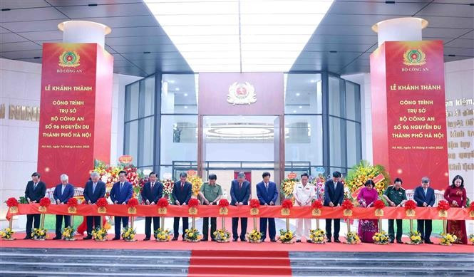 El secretario general del Partido Comunista de Vietnam, To Lam, y delegados en la inauguración. (Fuente: VNA)