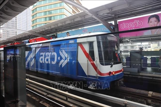 Tren elevado, un medio de transporte importante en Bangkok. (Fuente: VNA)