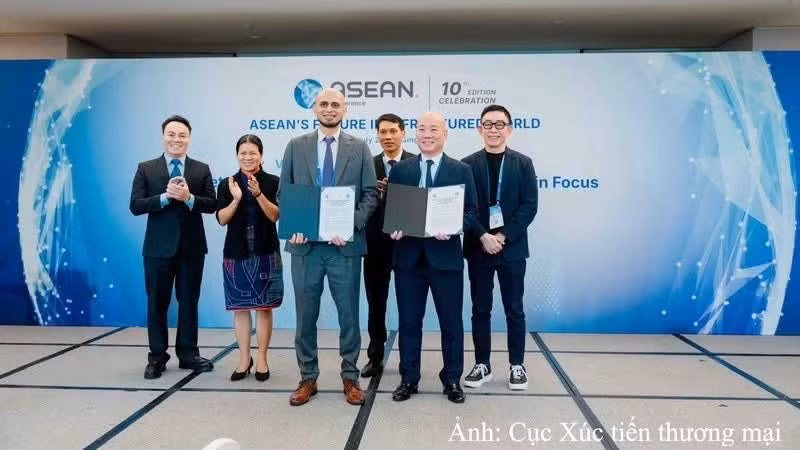 En la firma. (Fuente:Agencia de Promoción Comercial de Vietnam)