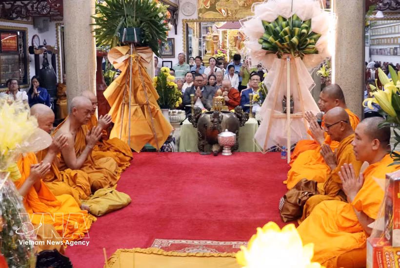 Realizan rituales para orar por la paz y las bendiciones durante las celebraciones tradicionales del Año Nuevo en Camboya, Laos y Tailandia. (Foto: VNA)