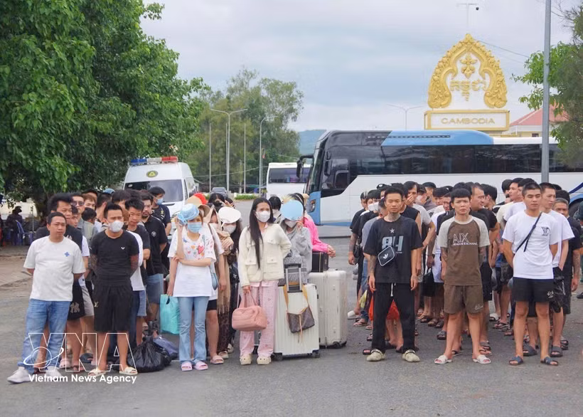 Ciudadanos vietnamitas repatriados desde Camboya. (Fuente: VNA)