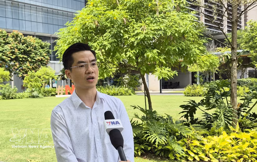 El doctor Ha Son Tung, subdirector del Departamento de Tecnologías Ópticas Avanzadas de la Agencia de Ciencia, Tecnología e Investigación de Singapur (A*STAR), en la entrevista. (Fuente: VNA)