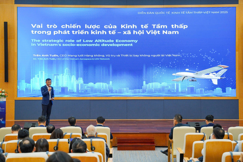 Tran Anh Tuan, director general de la Red de Aviación, Espacio y Vehículos Aéreos No Tripulados de Vietnam, en el foro. (Foto: baochinhphu.vn)