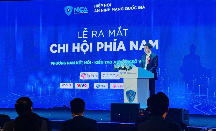 El teniente general Nguyen Minh Chinh, vicepresidente permanente de la NCA, habla en el evento. (Fuente: VNA)