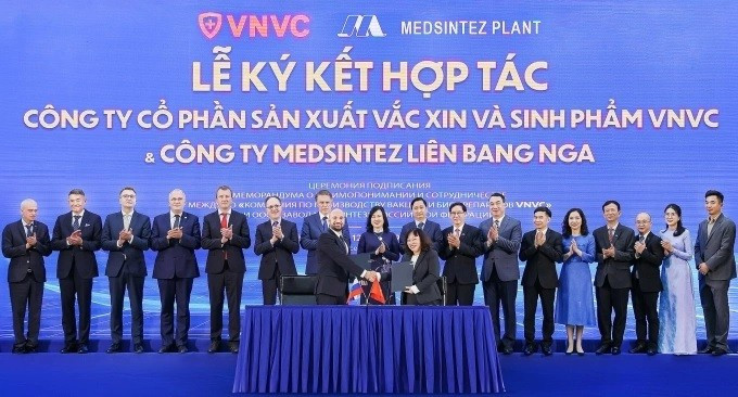 En la firma del acuerdo. (Fuente: vnexpress.net)