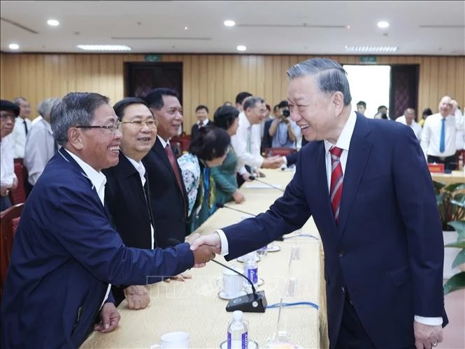 El secretario general del Partido Comunista de Vietnam, To Lam, con los delegados. (Fuente: VNA)