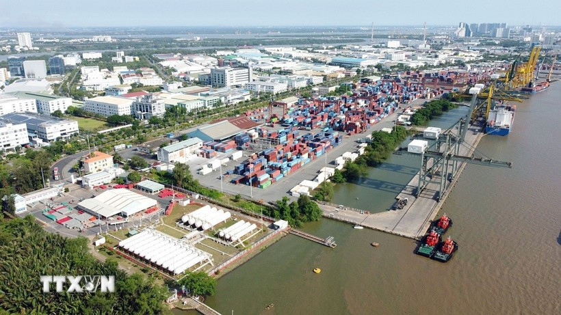 Una esquina de la Zona Franca de Exportación de Tan Thuan, Ciudad Ho Chi Minh, vista desde el río Saigón. (Foto: VNA)