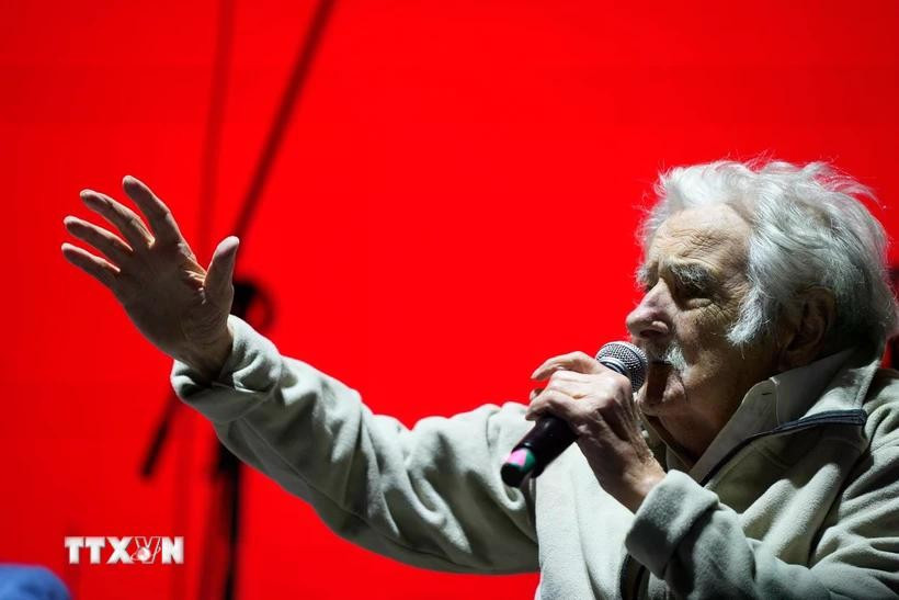 El expresidente uruguayo José Mujica Cordano, habla en un evento en Montevideo, el 19 de octubre de 2024. (Foto: Xinhua/VNA)