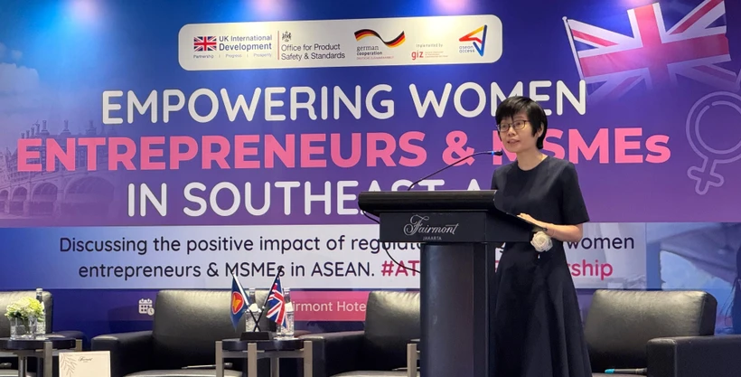 La jefa de la Misión Permanente de Vietnam ante la ASEAN, embajadora Ton Thi Ngoc Huong, habla en el evento. (Fuente: VNA)