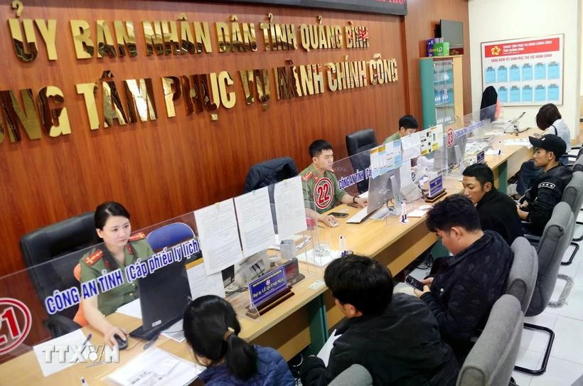 En el Centro de Servicios de Administración Pública Provincial de Quang Binh. (Fuente: VNA)