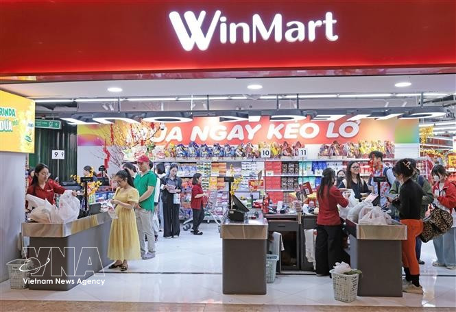 Clientes en el supermercado WinMart. (Fuente: VNA)