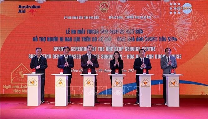 Representantes vietnamitas y del Fondo de Población de las Naciones Unidas (UNFPA) en el acto inaugural. (Fuente: VNA)