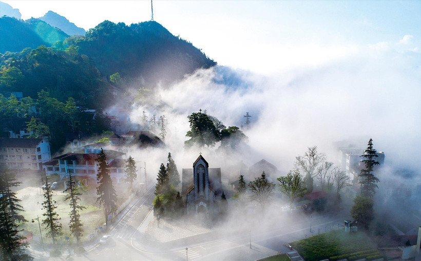 La iglesia de piedra, construida en 1895, ha sido restaurada y conservada intacta, convirtiéndose en una imagen por excelencia de Sapa. (Fuente: VNA)