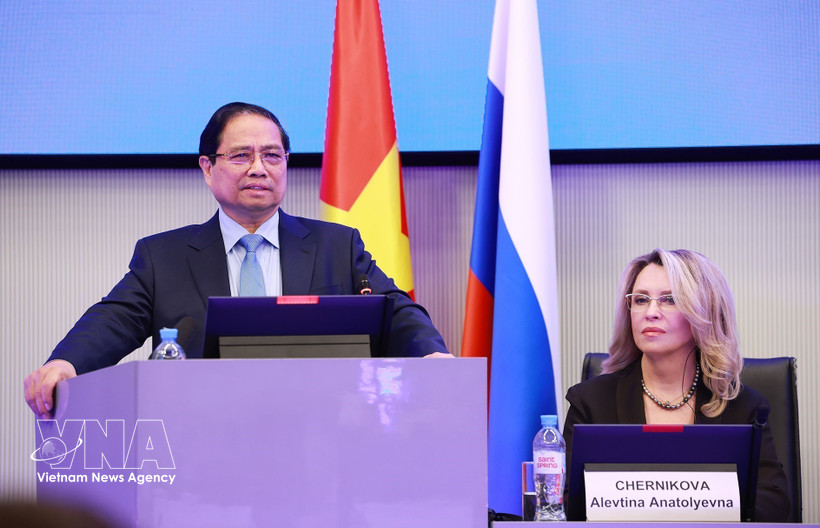 El primer ministro de Vietnam, Pham Minh Chinh, habla en el evento. (Fuente: VNA)